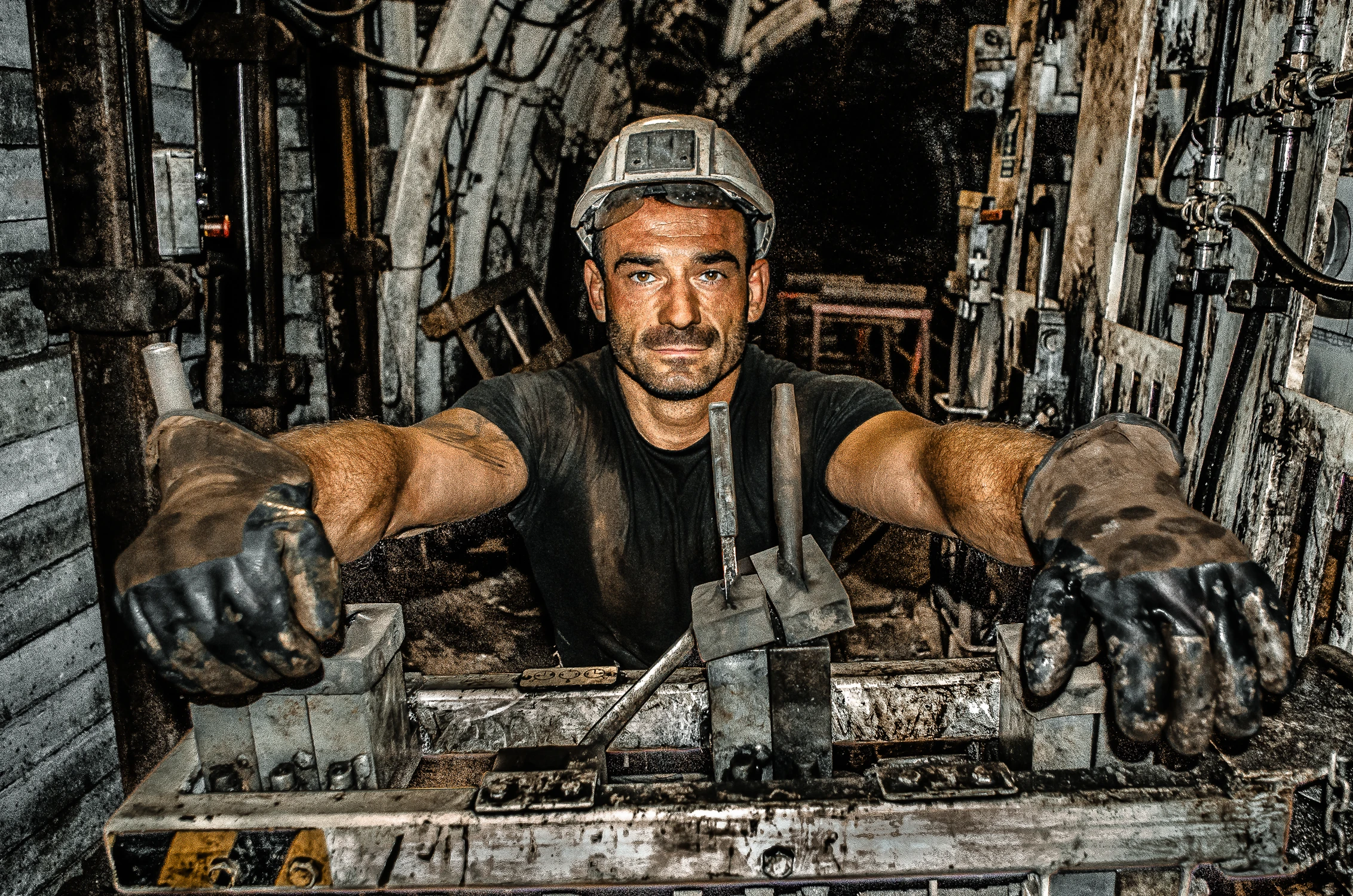 Operator prostowarki , obudowy.   .