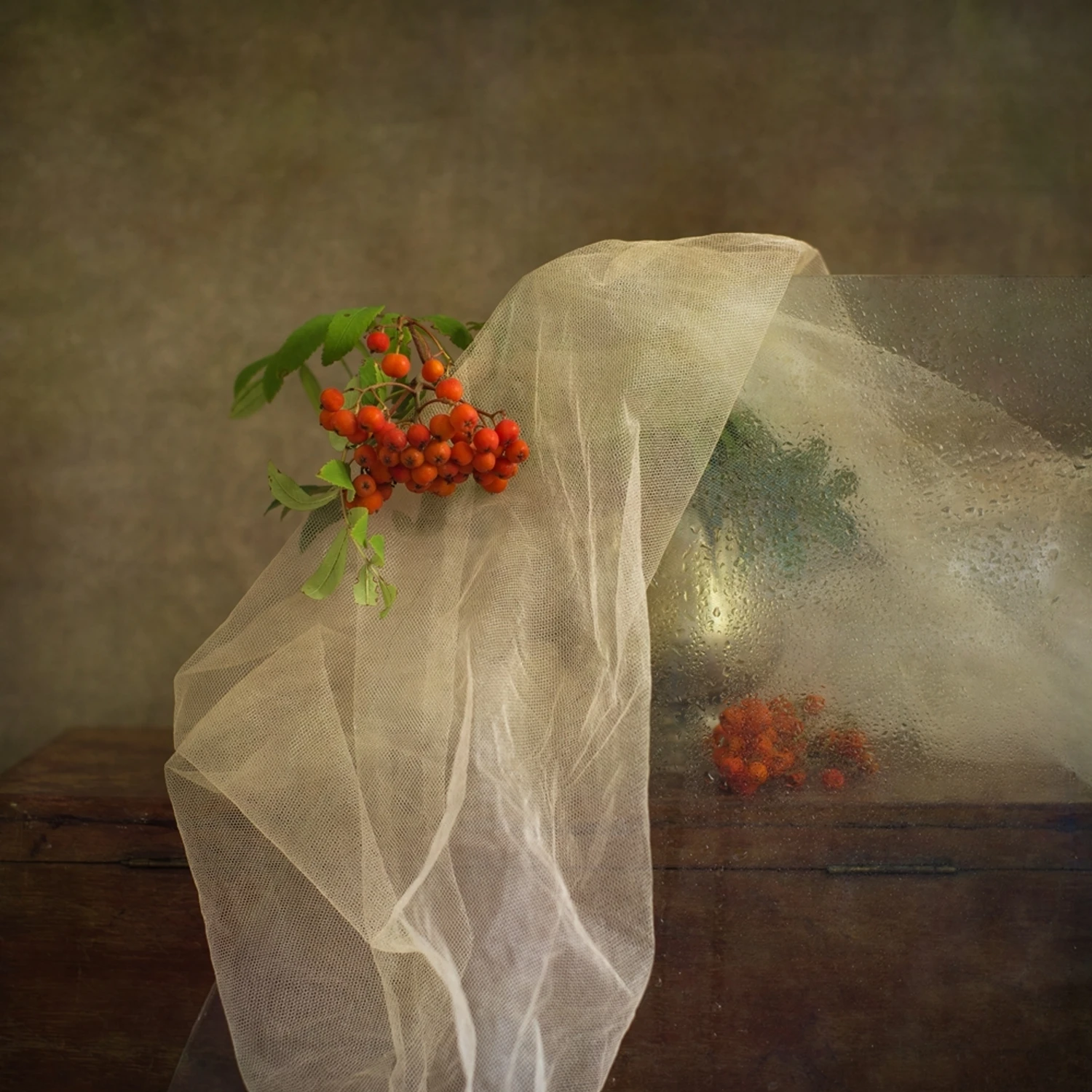 martwa natura z jarzębiną