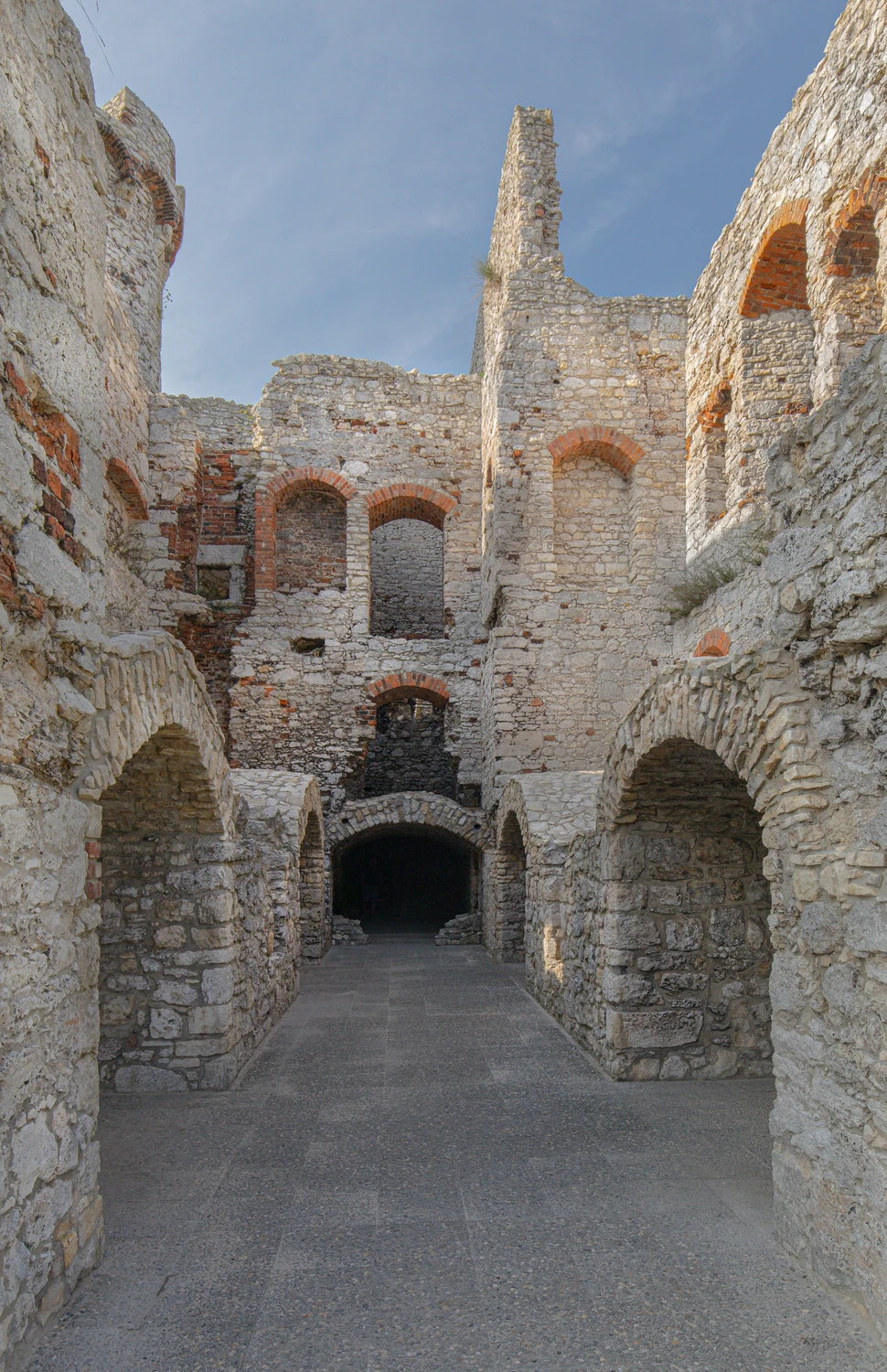 Ogrodzieniec 5
