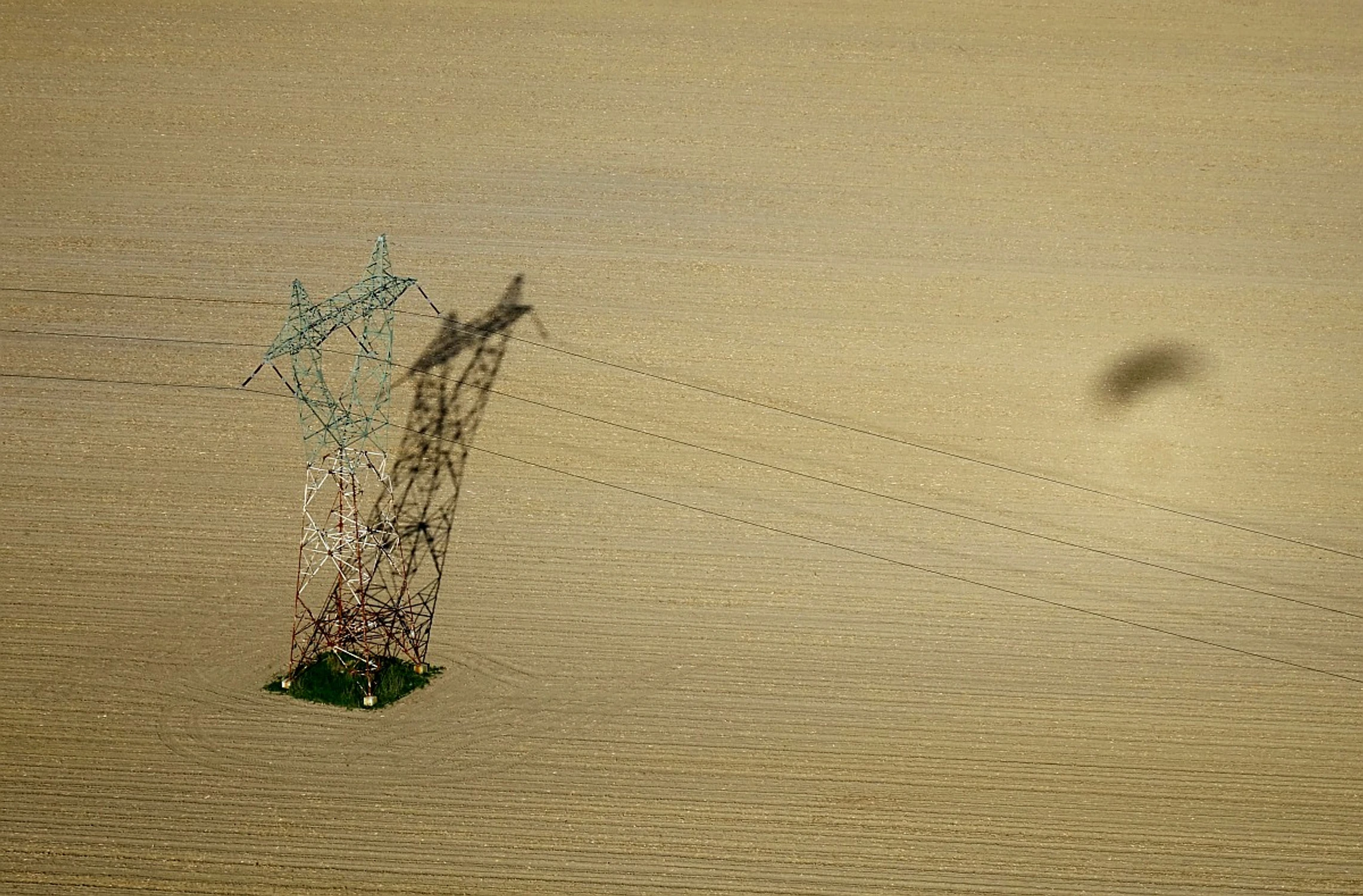 Z cieniem w tle..