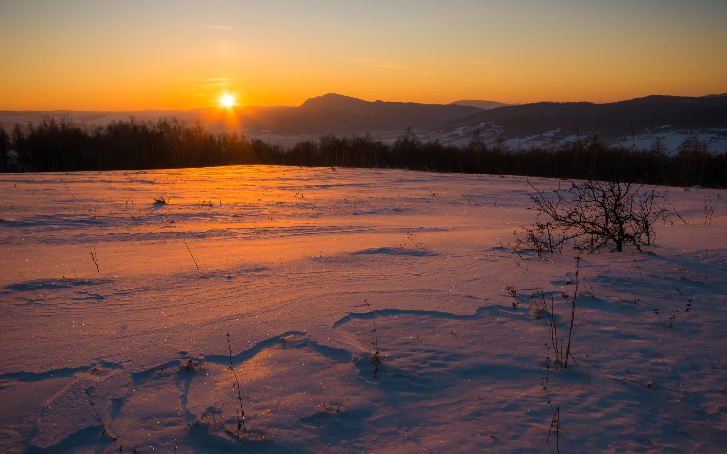 Słońce wschodzi za Cergową