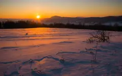 Słońce wschodzi za Cergową