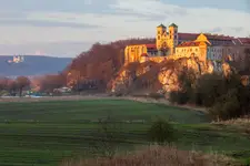 Dwa klasztory. 