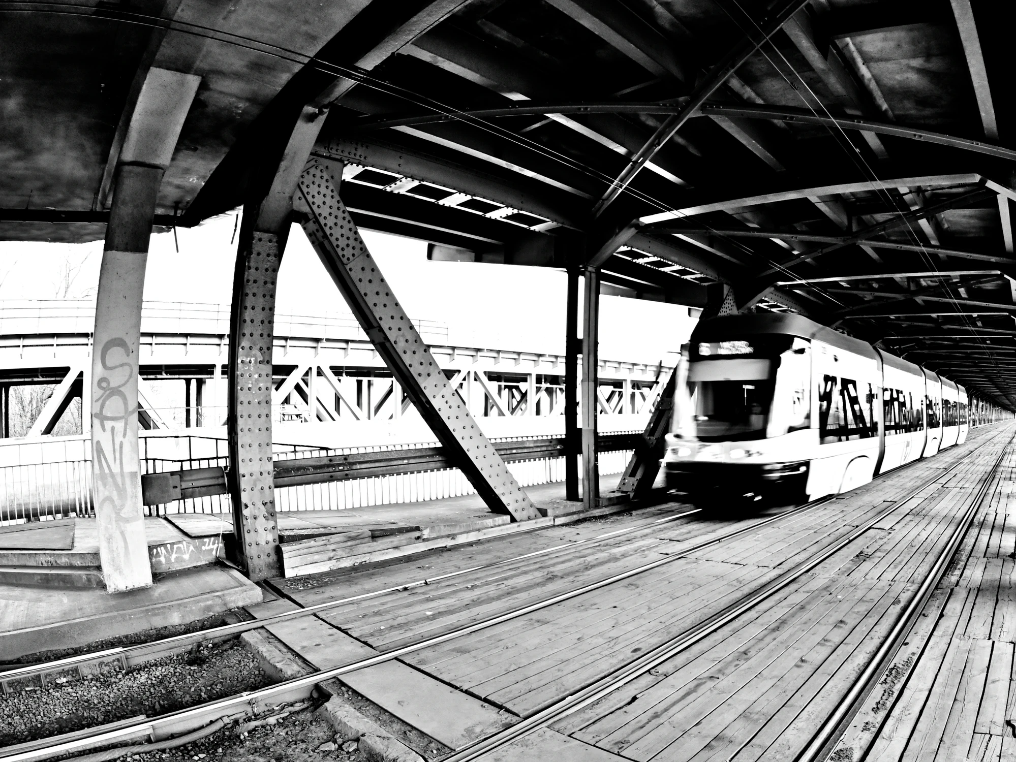 tramwaj pełen refleksji